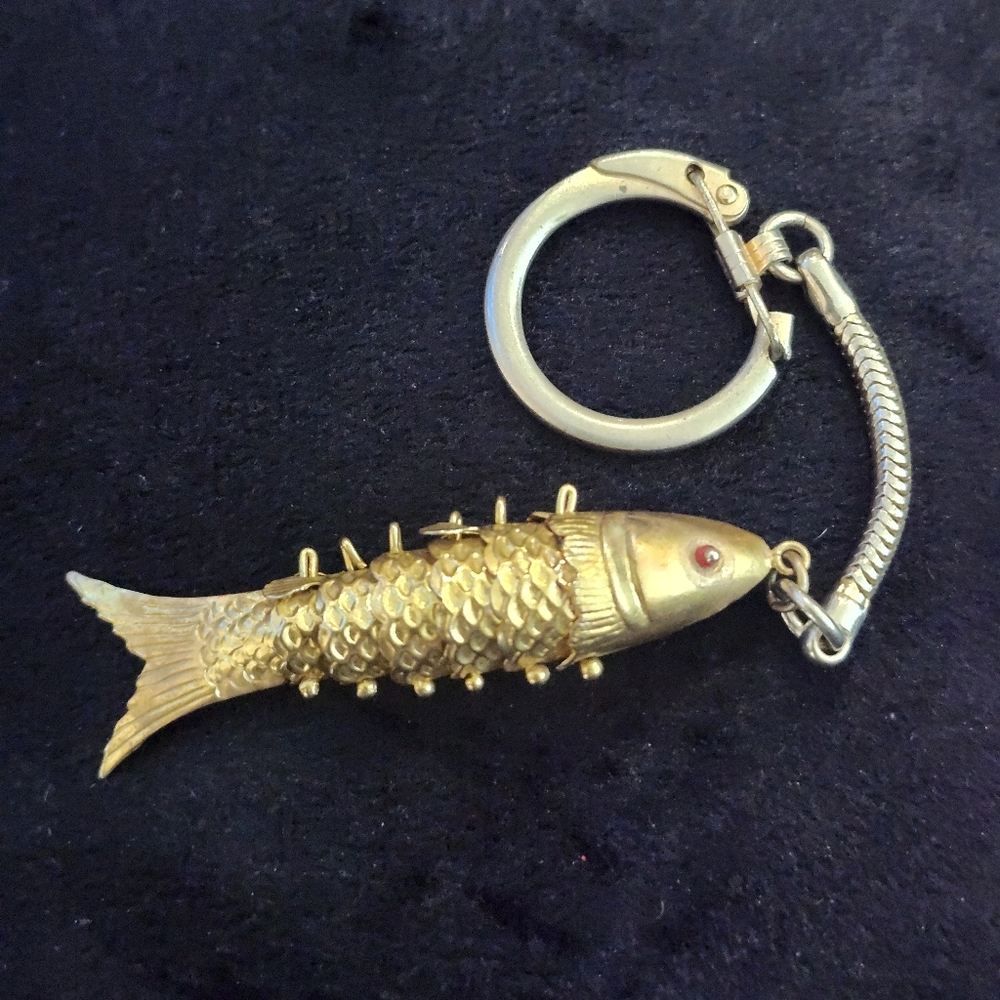 vintage articulated Koi goldtone fish keychain